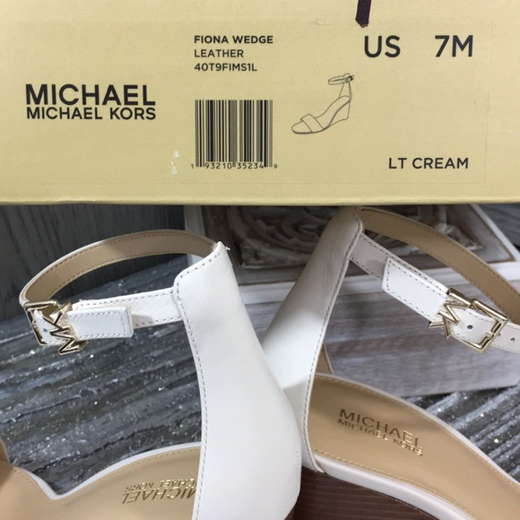 MICHAEL Michael Kors FIONA WEDGE LEATHER LT CREAM - Picture 8 of 8
